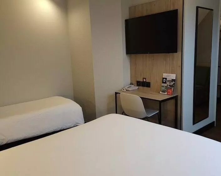 Отель Ibis Creilsuroise