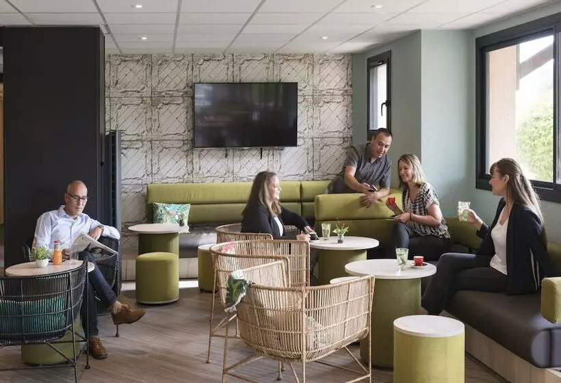 Отель Ibis Creilsuroise