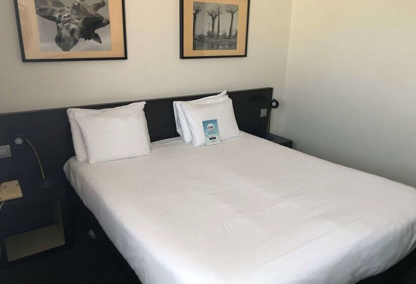 בית מלון כפרי Kyriad Hôtel Orly Aéroport   Athis Mons