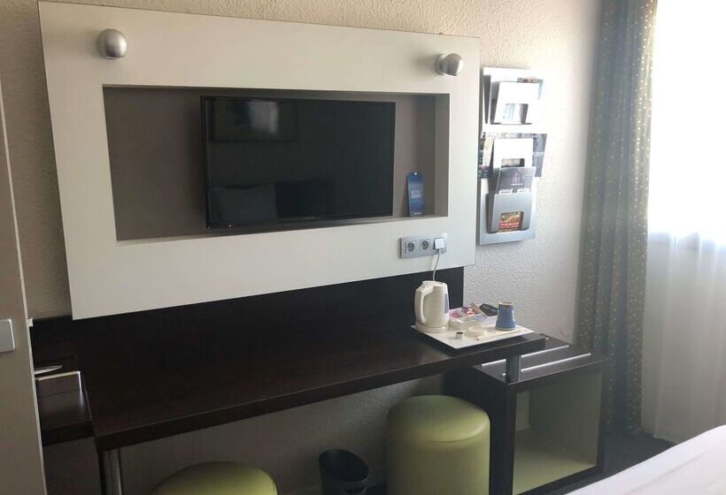 בית מלון כפרי Kyriad Hôtel Orly Aéroport   Athis Mons