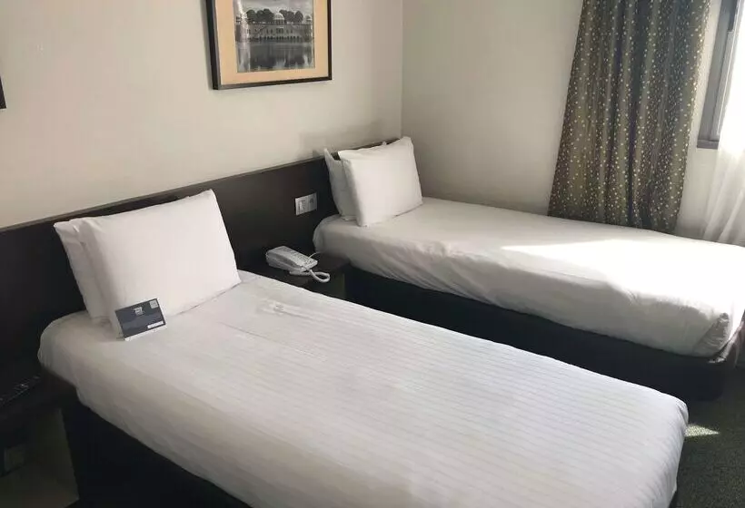 Отель Kyriad Hôtel Orly Aéroport   Athis Mons