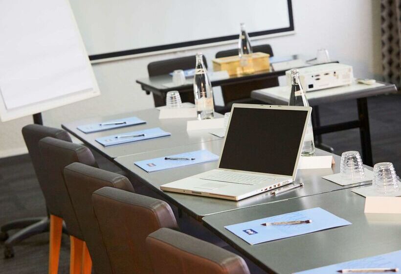 בית מלון כפרי Kyriad Hôtel Orly Aéroport   Athis Mons