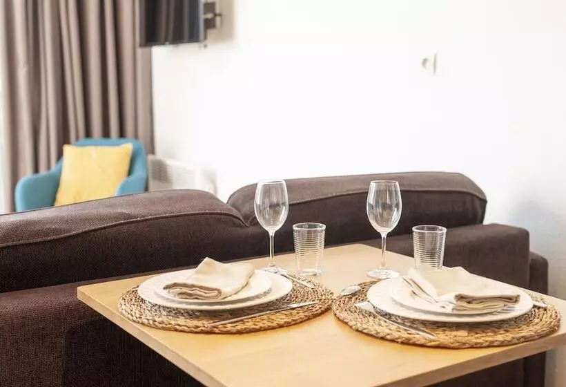 Cerise Dax  Les Jardins Du Lac