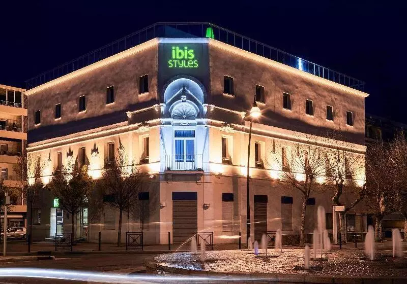 בית מלון כפרי Ibis Styles Hyères Rooftop & Spa