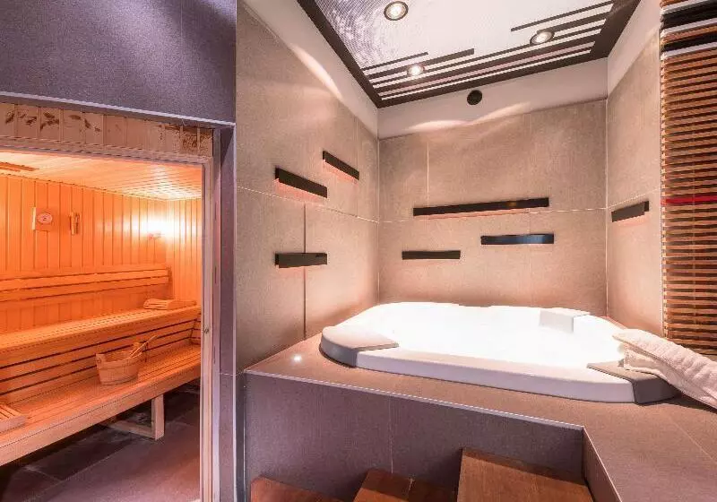 בית מלון כפרי Ibis Styles Hyères Rooftop & Spa