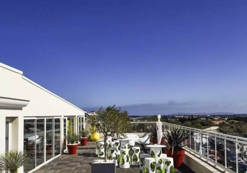 בית מלון כפרי Ibis Styles Hyères Rooftop & Spa