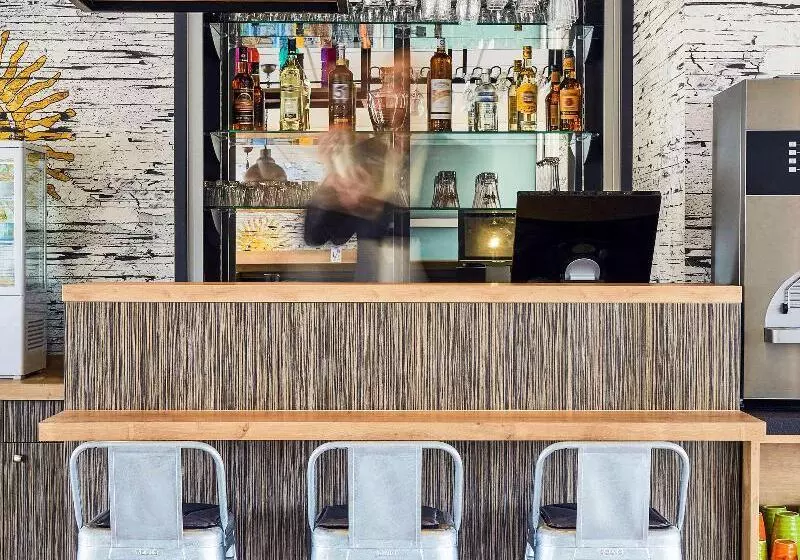 בית מלון כפרי Ibis Styles Hyères Rooftop & Spa