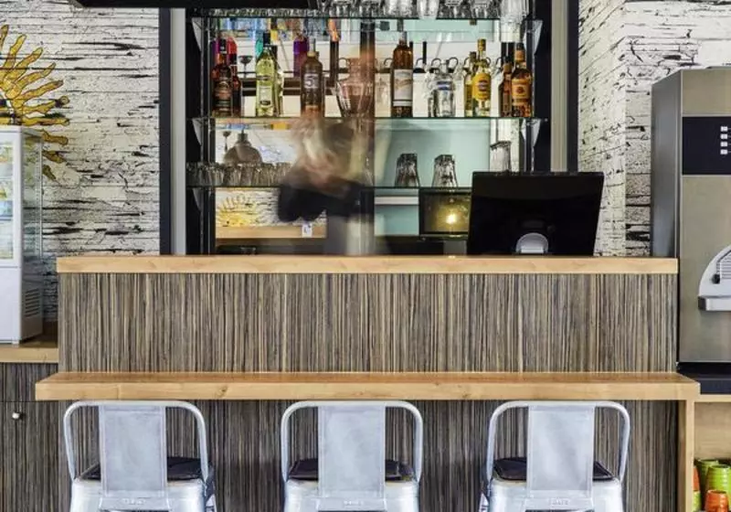 בית מלון כפרי Ibis Styles Hyères Rooftop & Spa