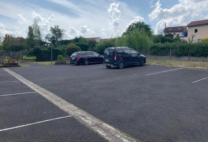 هتل Logis La Thomasse