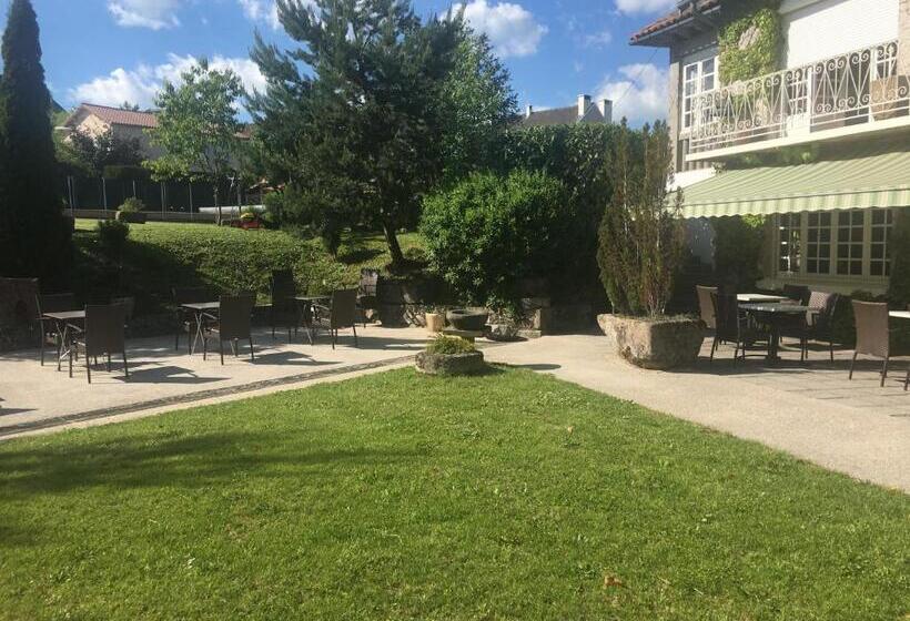 هتل Logis La Thomasse