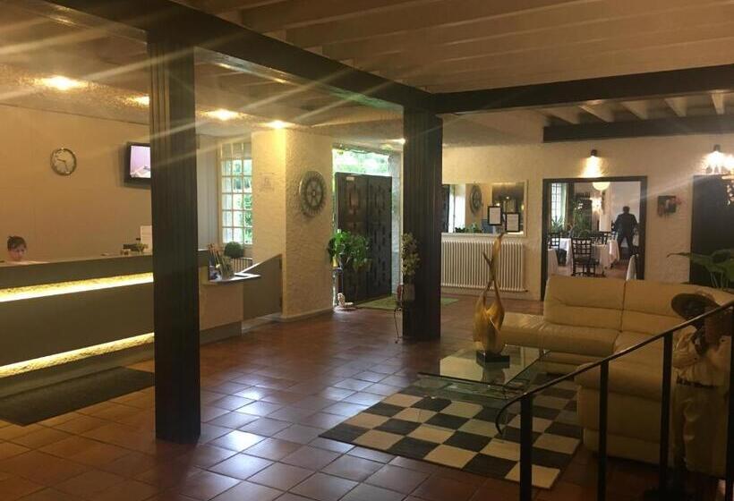 هتل Logis La Thomasse