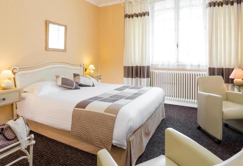 هتل Logis La Thomasse