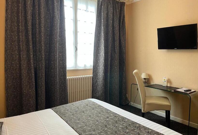 هتل Logis La Thomasse