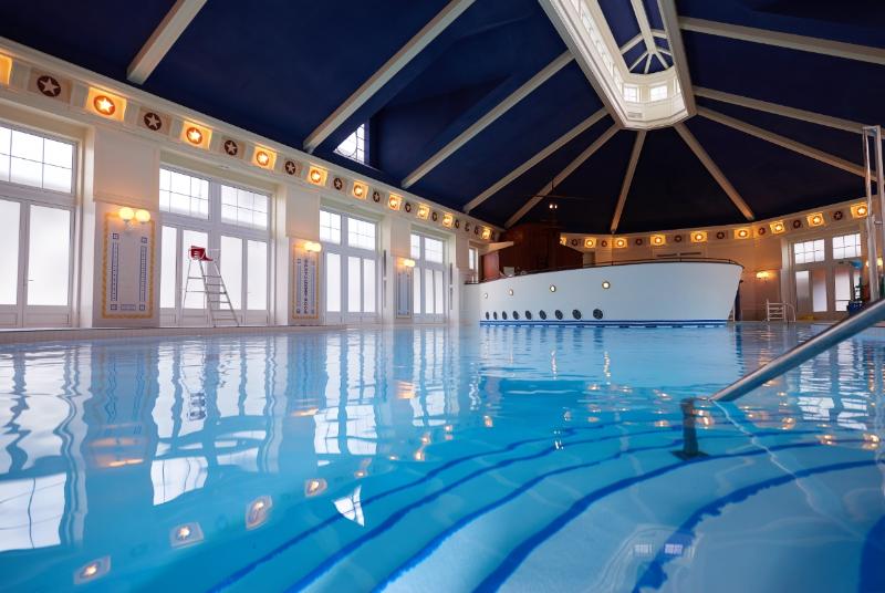 فندق Disney Newport Bay Club