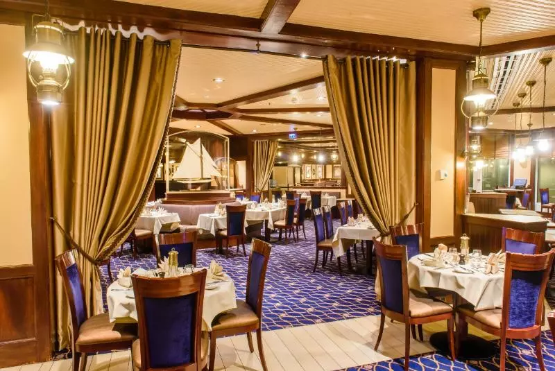 ホテル Disney Newport Bay Club