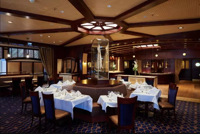 ホテル Disney Newport Bay Club