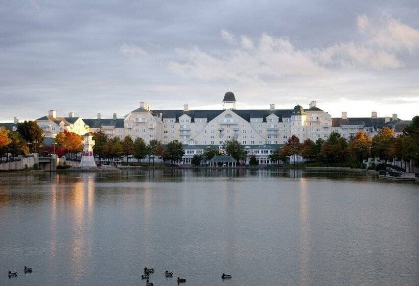 فندق Disney Newport Bay Club
