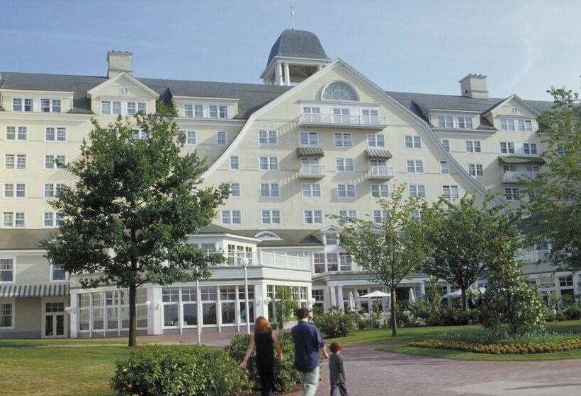 فندق Disney Newport Bay Club