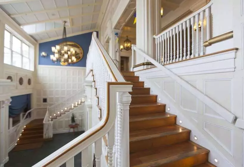 ホテル Disney Newport Bay Club