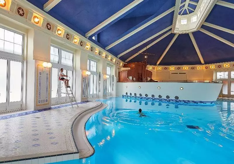 ホテル Disney Newport Bay Club