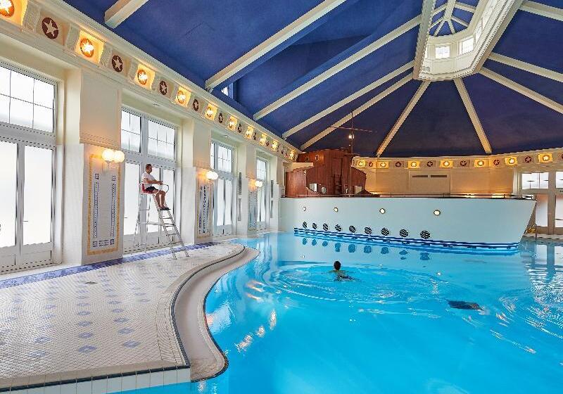 فندق Disney Newport Bay Club