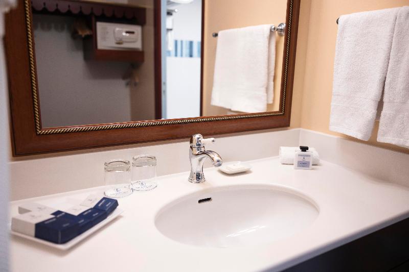 فندق Disney Newport Bay Club