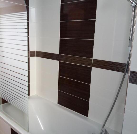 هتل Hôtel Roi René