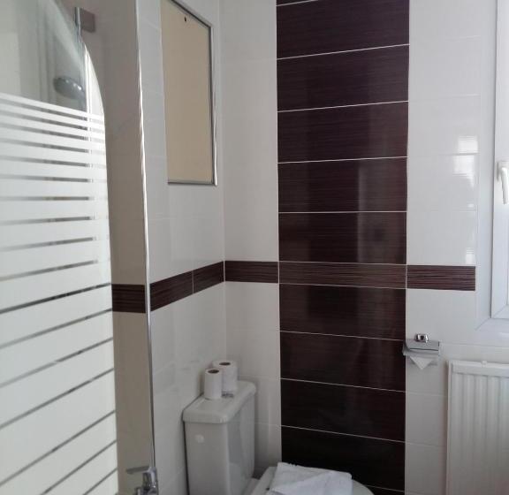 هتل Hôtel Roi René