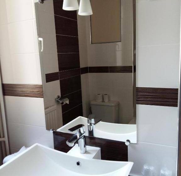 هتل Hôtel Roi René