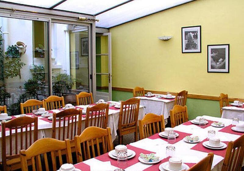 هتل Hôtel Roi René