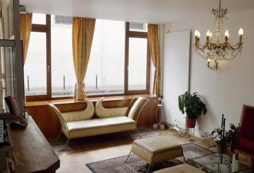 ホテル Hôtel Roi René