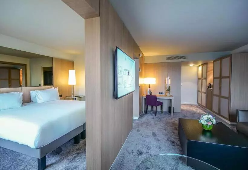 Отель Pullman Bordeaux Lac