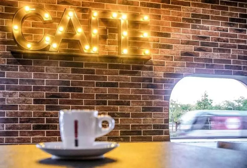 Отель Pullman Bordeaux Lac