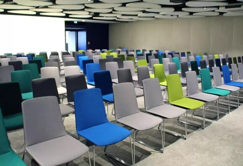 Отель Pullman Bordeaux Lac