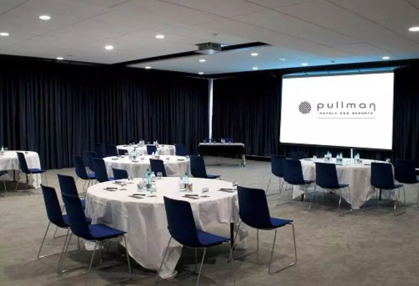 Отель Pullman Bordeaux Lac