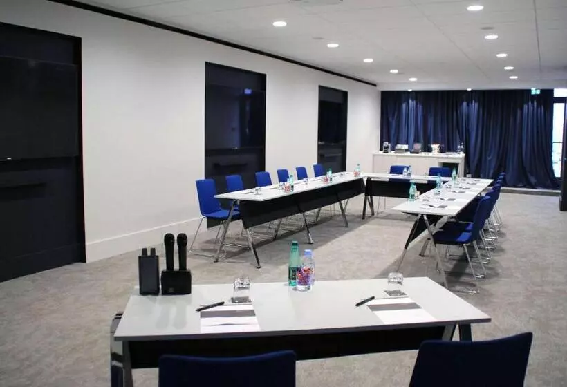 Отель Pullman Bordeaux Lac