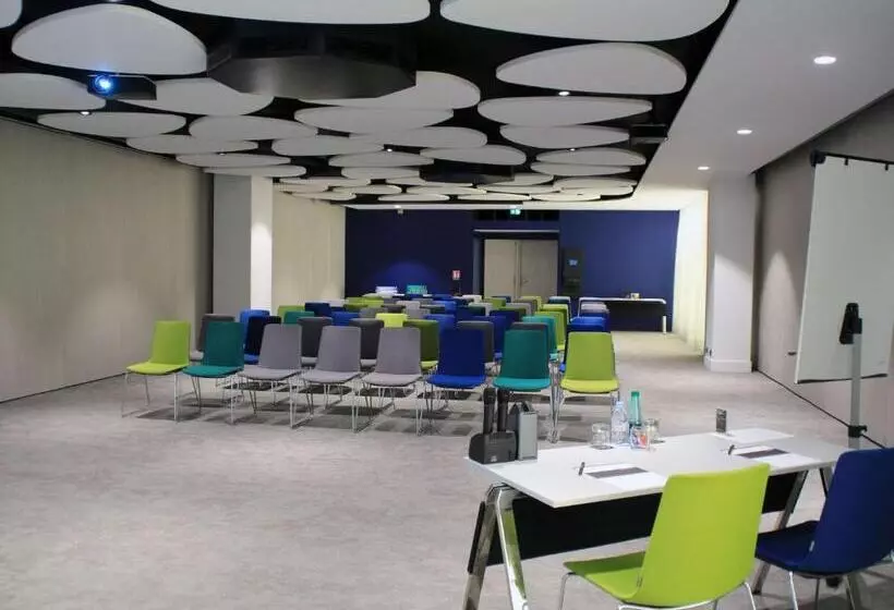 Отель Pullman Bordeaux Lac