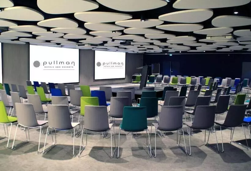 Отель Pullman Bordeaux Lac