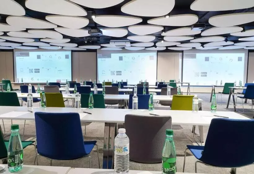 Отель Pullman Bordeaux Lac