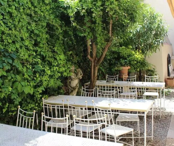 בית מלון כפרי Ruc Hôtel Cannes