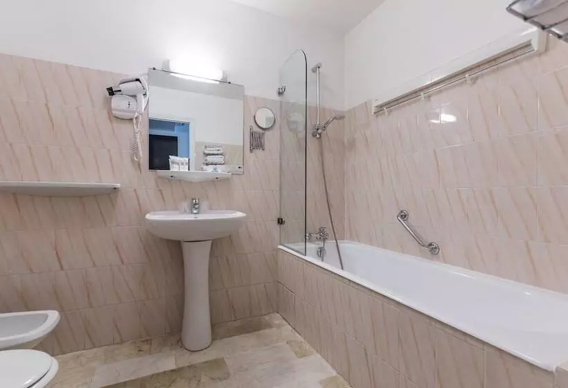 בית מלון כפרי Ruc Hôtel Cannes