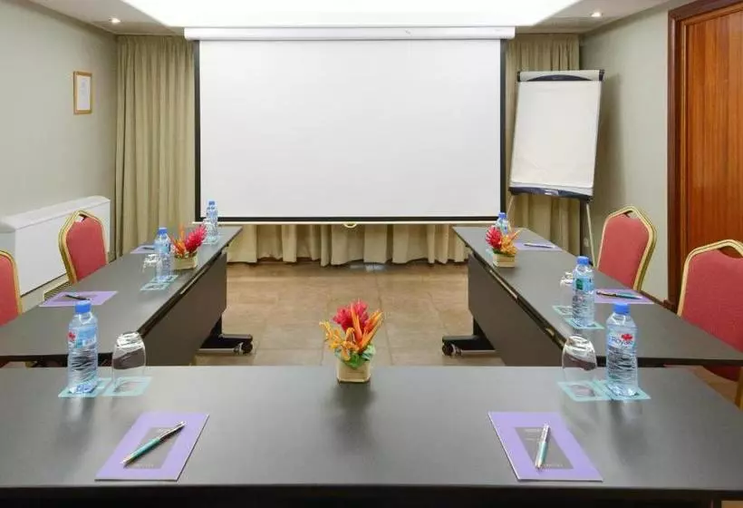 Hotel Tahiti Ia Ora Beach Resort  Managed By Sofitel