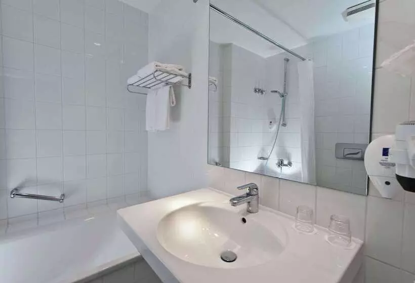 בית מלון כפרי Wyndham Garden Potsdam