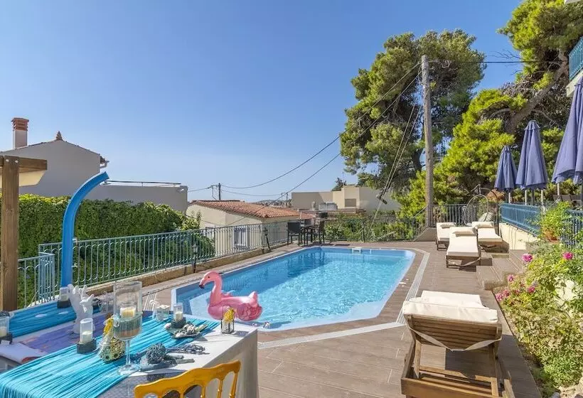 فندق Agia Markella