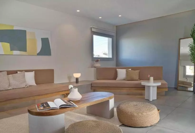 Отель Andronikos