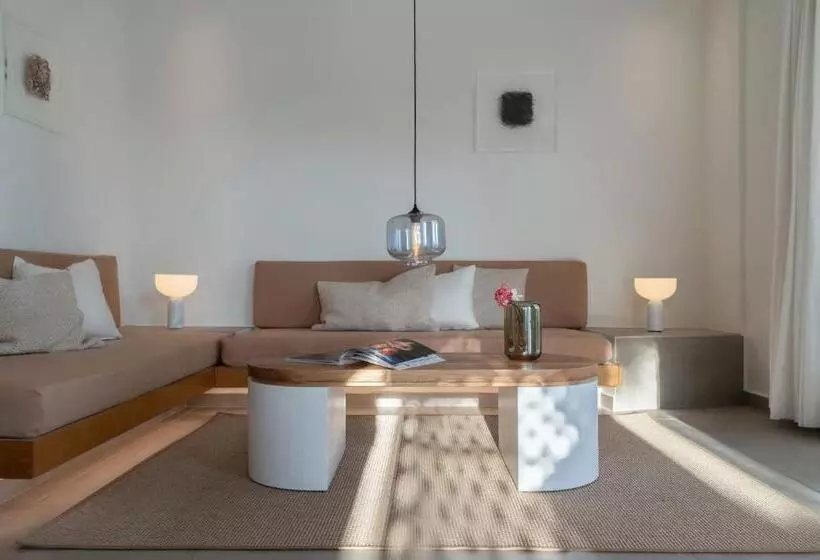 Отель Andronikos