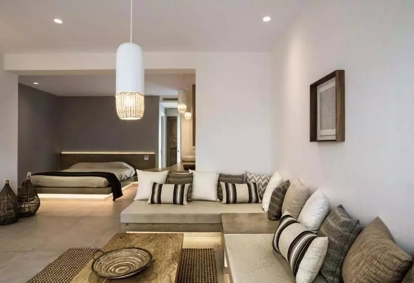 Отель Andronikos