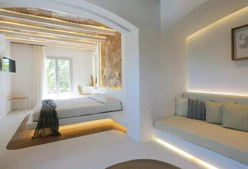 Отель Andronikos