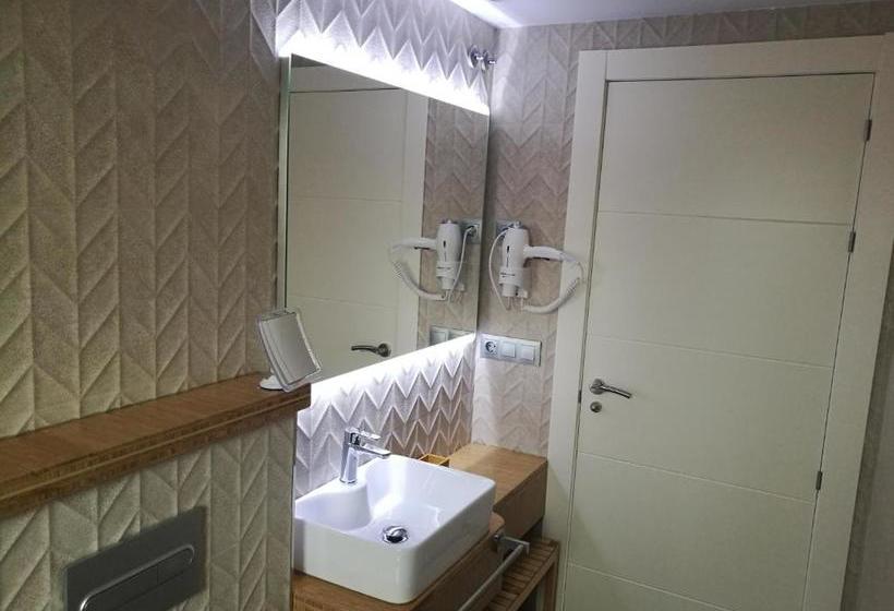 Apartamentos La Encina