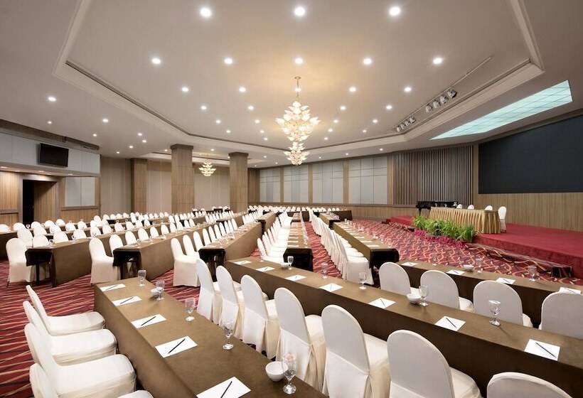 בית מלון כפרי Aryaduta Manado